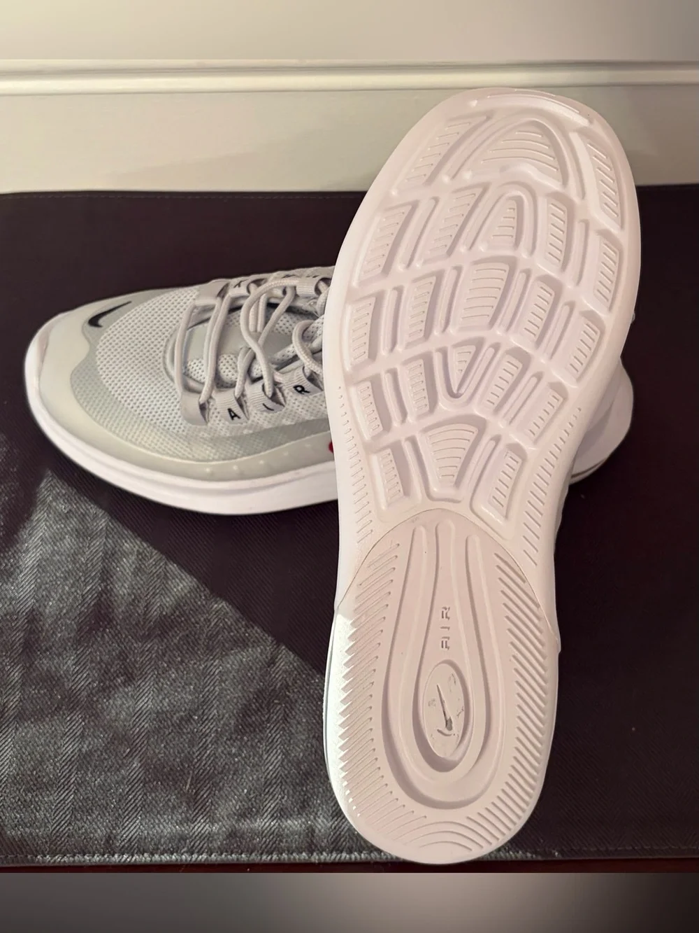 Authentic NIKE Air Max Axis AA2168-003 Pure Platinum Women Sz 7 BNWOT